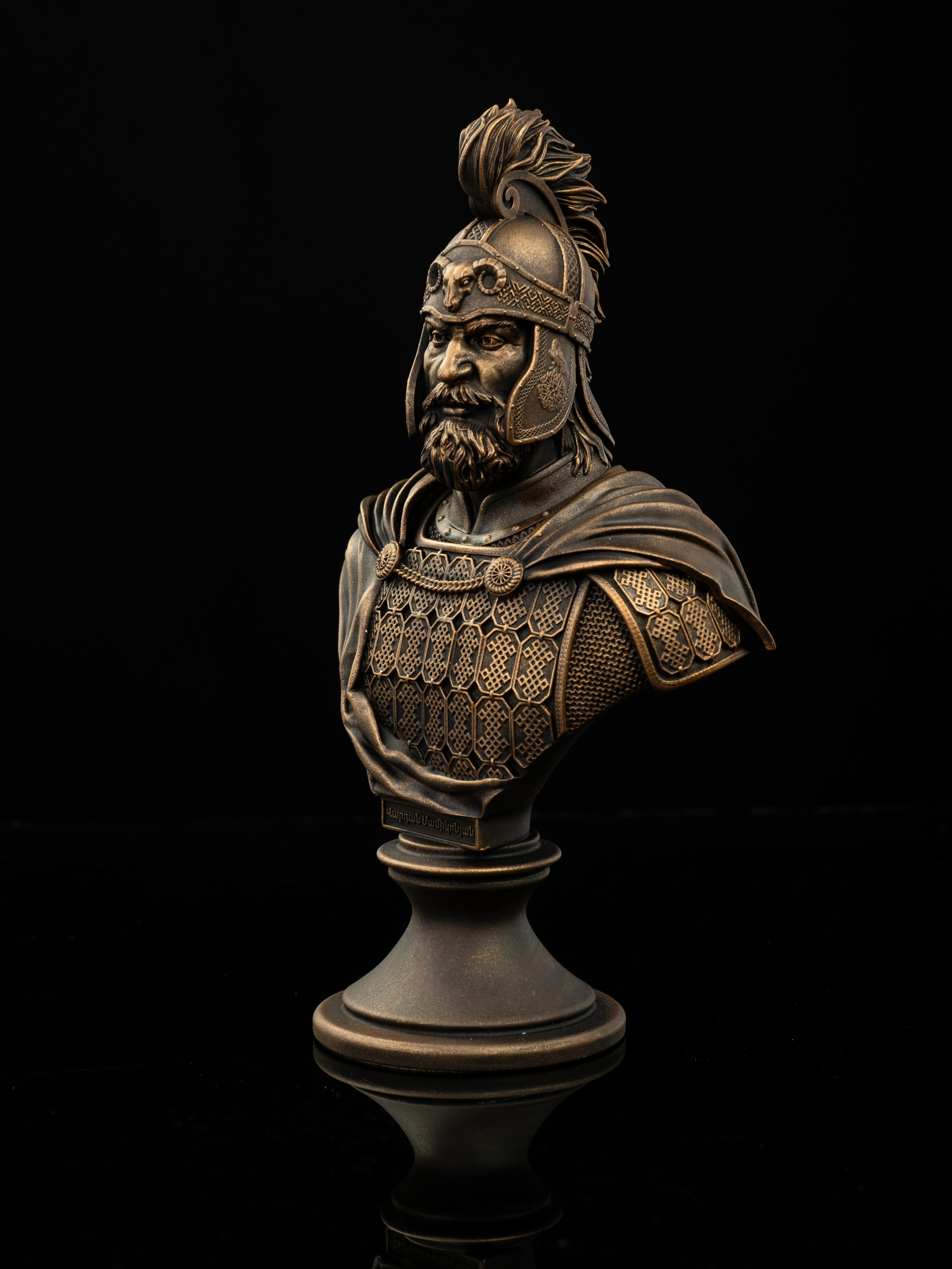 Бюст Вардан Мамиконян (состаренная бронза) купить